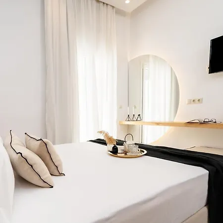 Naxos Petite In Town