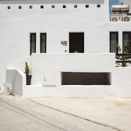 Naxos Petite In Town 아파트 *