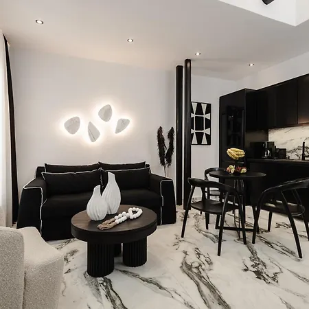 Naxos Petite In Town