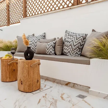 Naxos Petite In Town