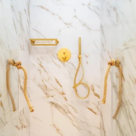 Naxos Petite In Town