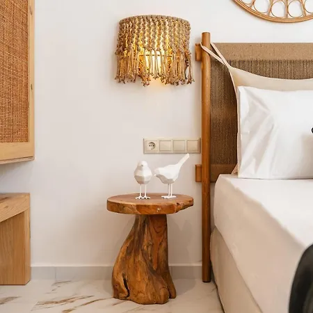 Naxos Petite In Town