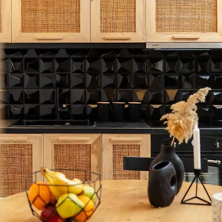 Naxos Petite In Town