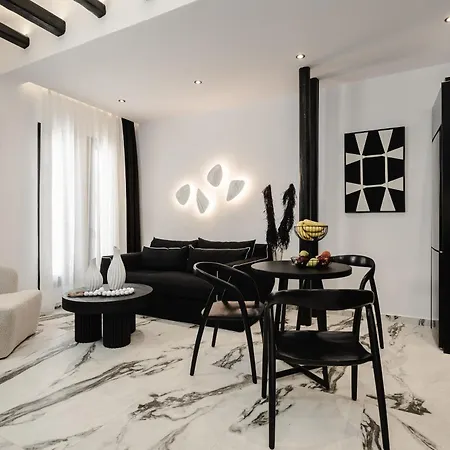 Naxos Petite In Town