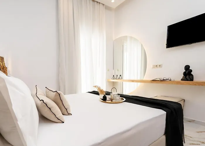 Naxos Petite In Town