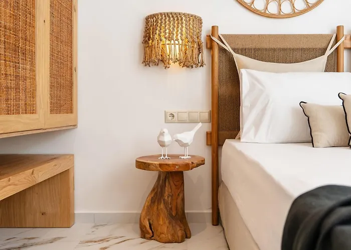 Naxos Petite In Town