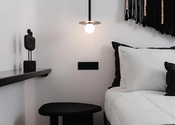 Naxos Petite In Town *