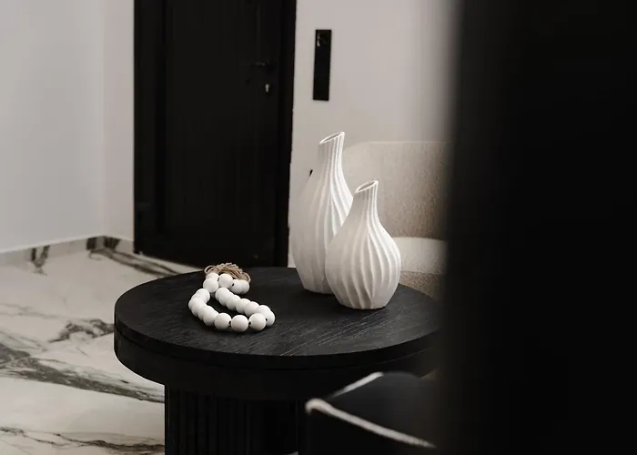 Naxos Petite In Town *