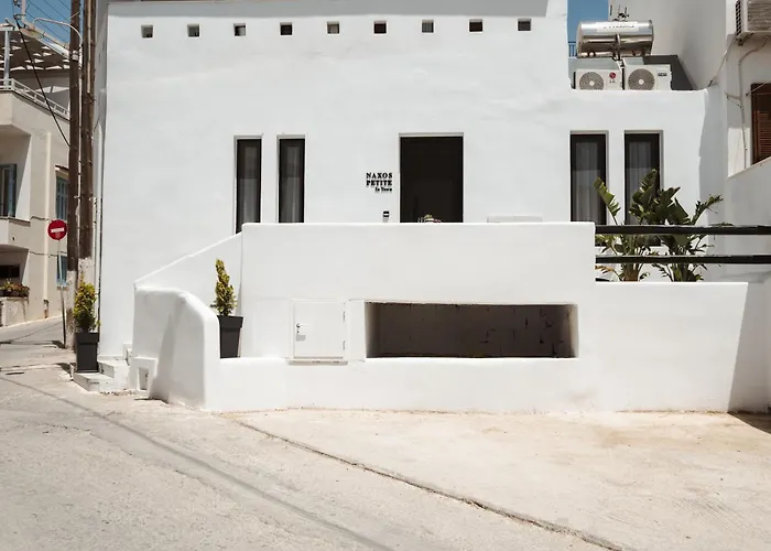 Naxos Petite In Town Apartment *