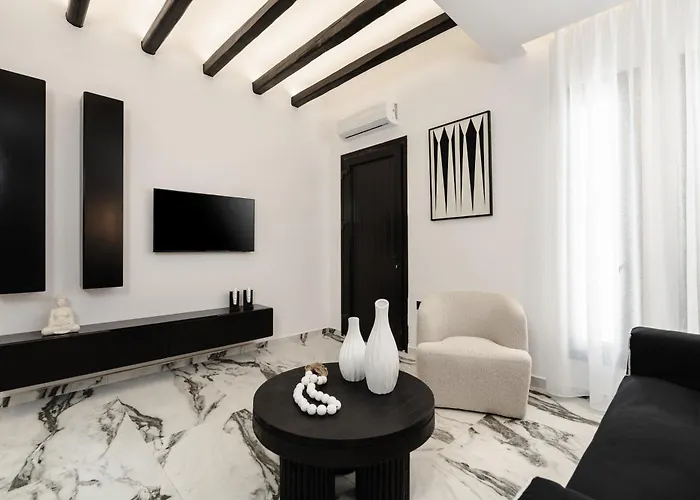 Naxos Petite In Town Apartment *