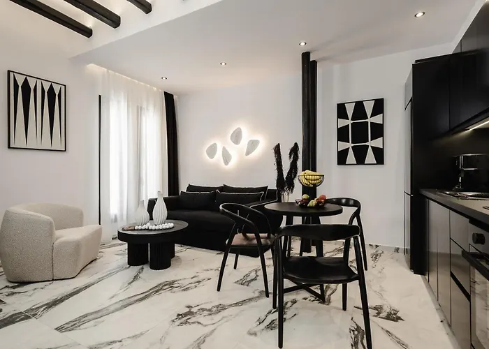 Naxos Petite In Town